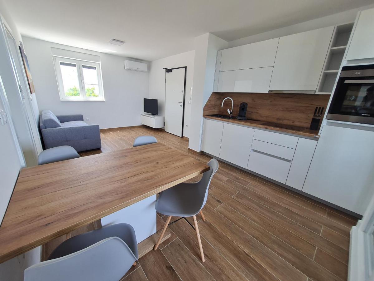 Apartmani Adria ニン エクステリア 写真
